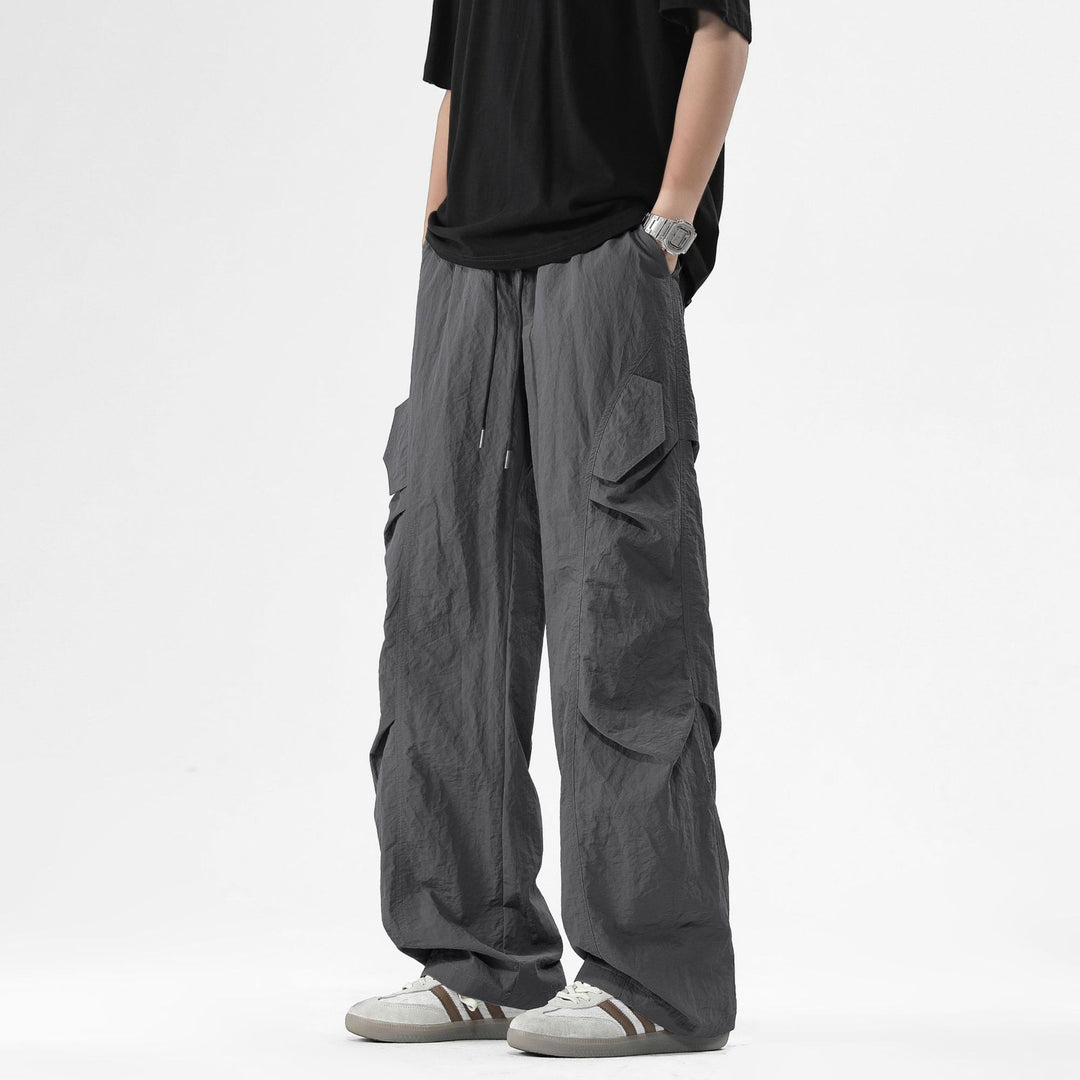 Men's cargo pants with practical side pocket design