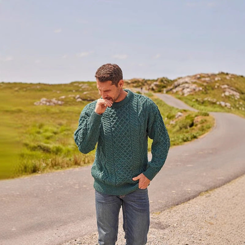 Men's fashionable knitted sweater with cable pattern