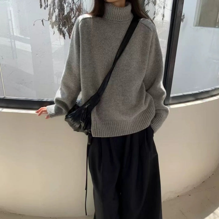Women's turtleneck sweater made of fine wool blend with straight cut and wide ribbed collar Mune Fashion