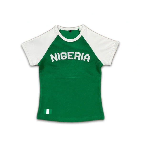 Women's fitted short-cut fan crop shirt with contrast collar and embroidered flag patch Mune Fashion