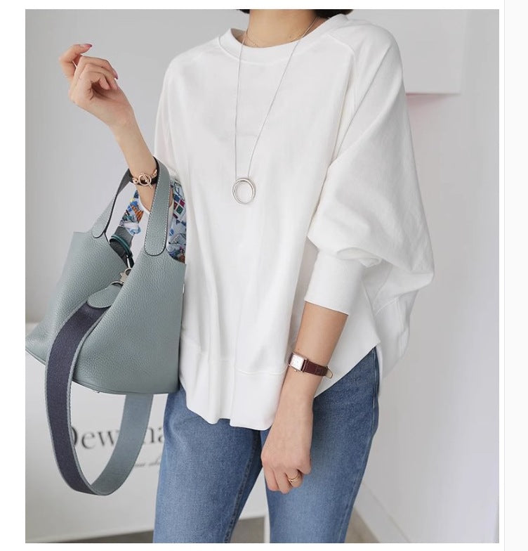 Women Oversize Sweatshirt with Raglan Sleeves, Rounded Hem and Side Slits Mune Fashion