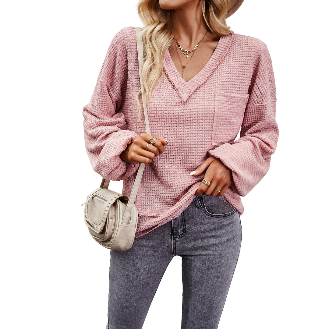 Women's waffle texture V-neck sweater with patch chest pocket and dropped shoulders Mune Fashion