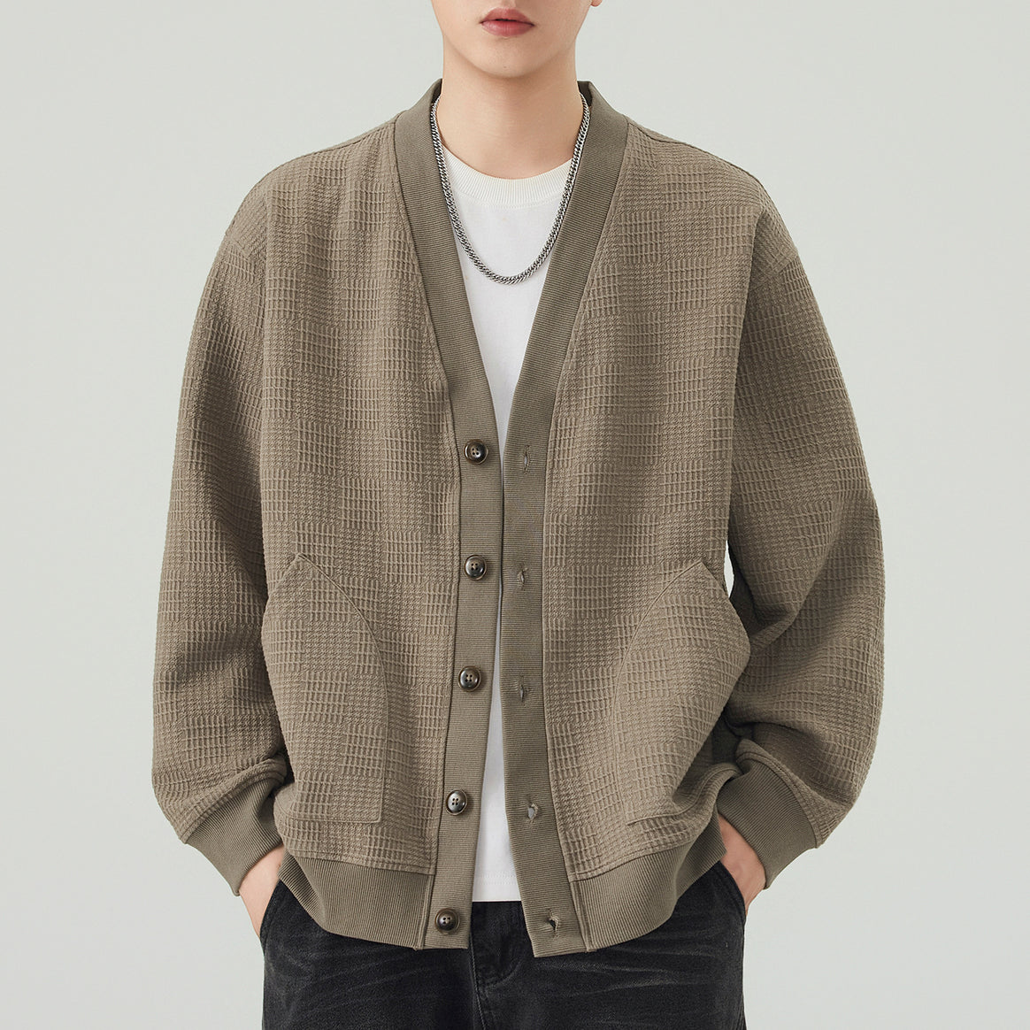 Men's textured knit cardigan with V-neck and patch pockets Mune Fashion