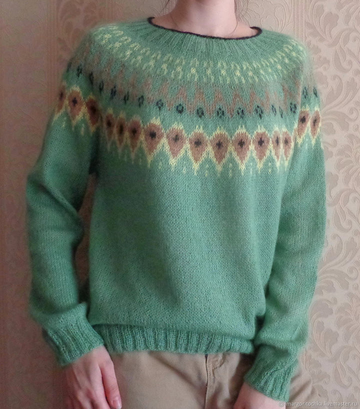 Women's Norwegian sweater made of wool blend with round neck and traditional Fair Isle yoke Mune Fashion