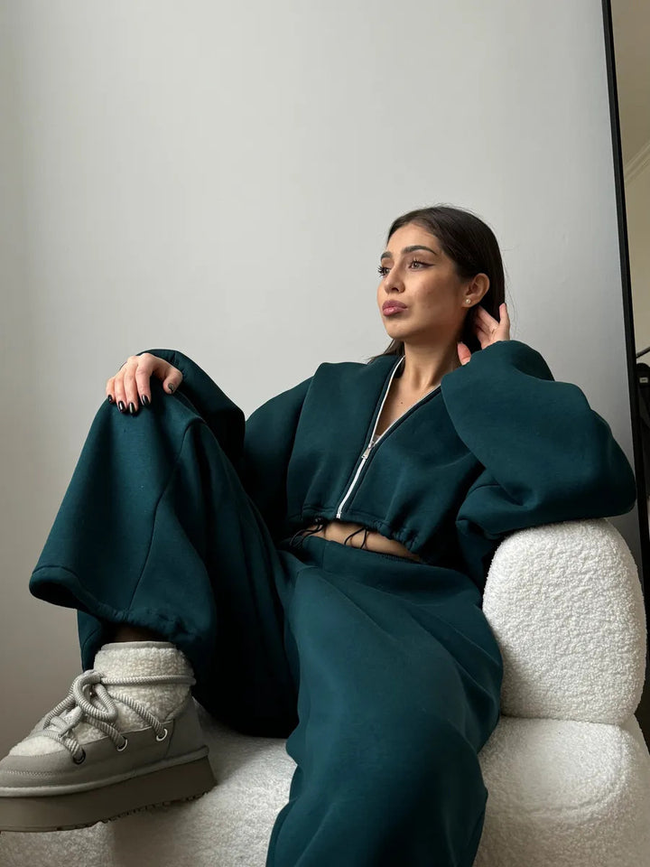 Women's short hoodie lounge set with oversized sleeves and wide jogger pants cut Mune Fashion
