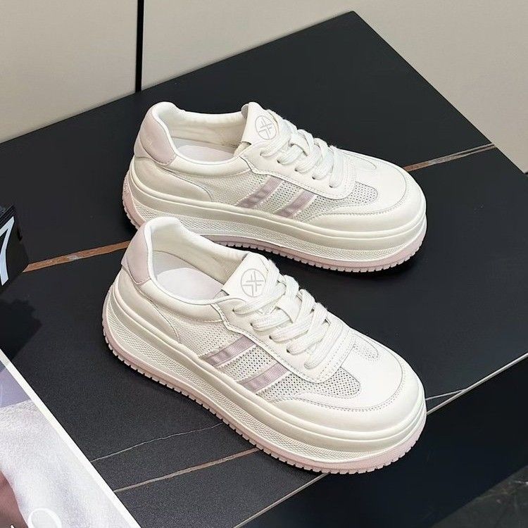Women's sporty sneakers with breathable mesh upper and comfortable cushioning Mune Fashion