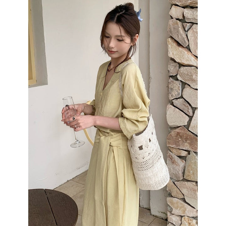 Women's midi dress in linen look with deep V-neck, fitted tie belt, and three-quarter sleeves Mune Fashion
