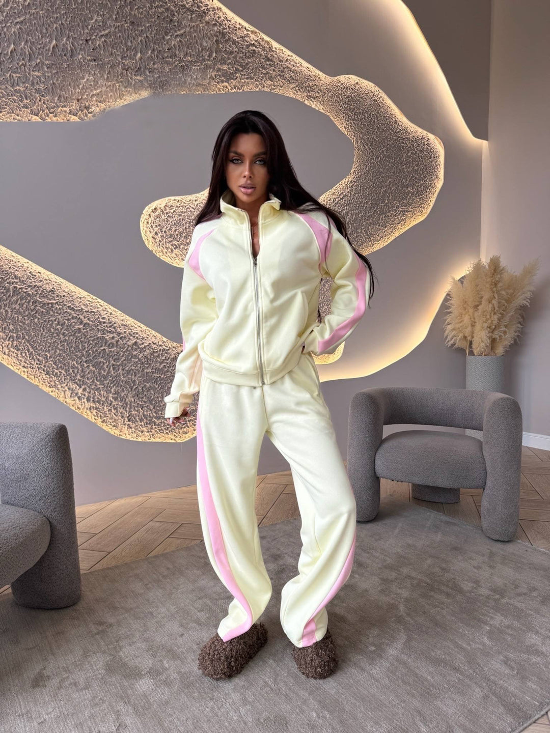 Women's Two-Piece Tracksuit Set with Zip Jacket and Loose Jogging Pants Mune Fashion