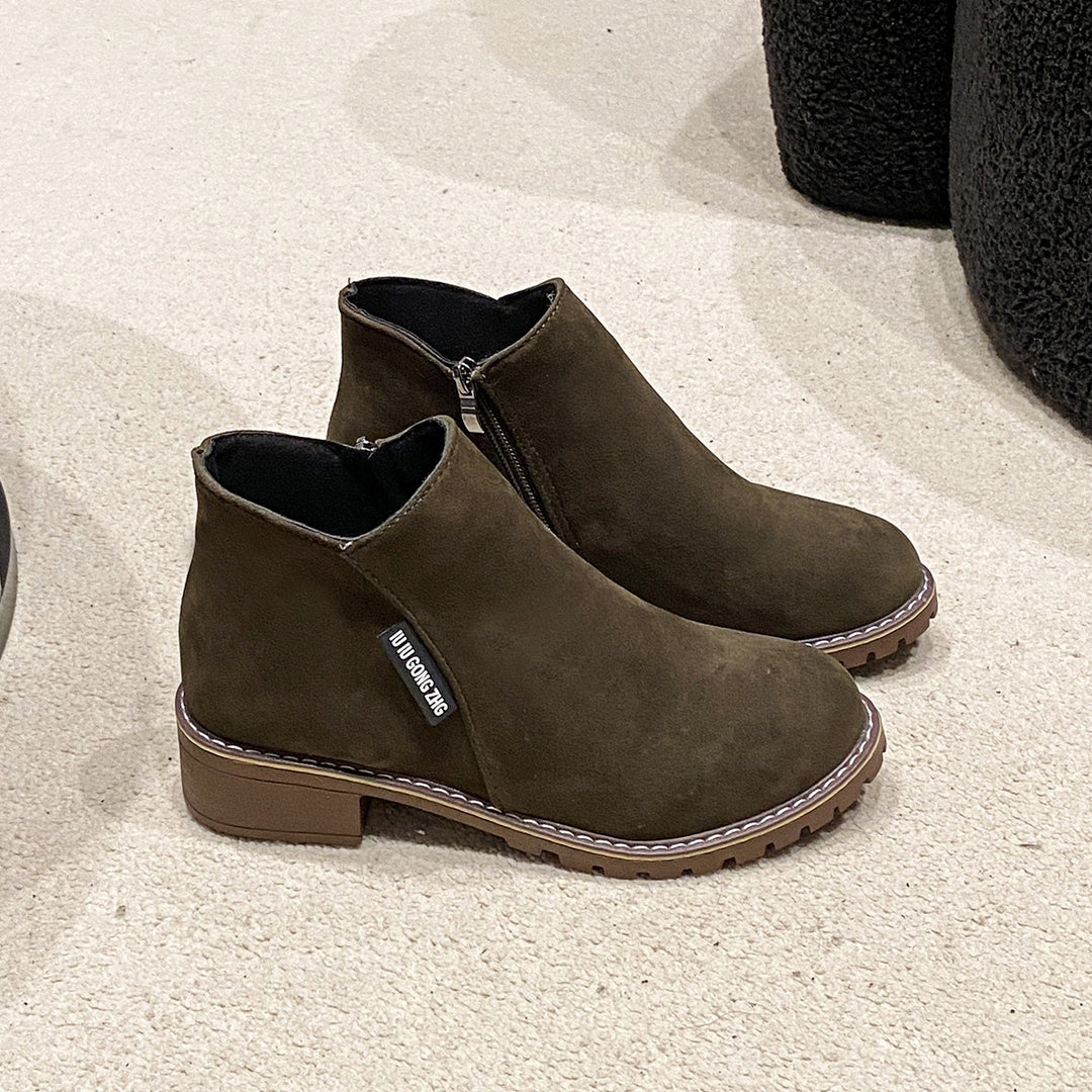 Ladies short zip ankle boot made of suede look with profiled tractor sole system and padded comfort lining Mune Fashion
