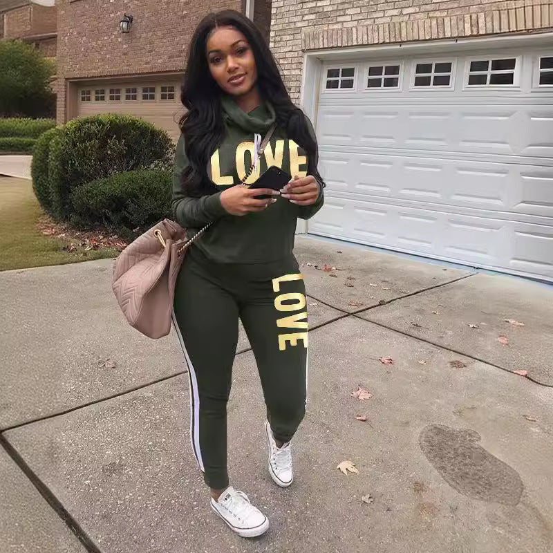 Women's sporty hoodie sweatshirt set with gold print and high-waist joggers Mune Fashion