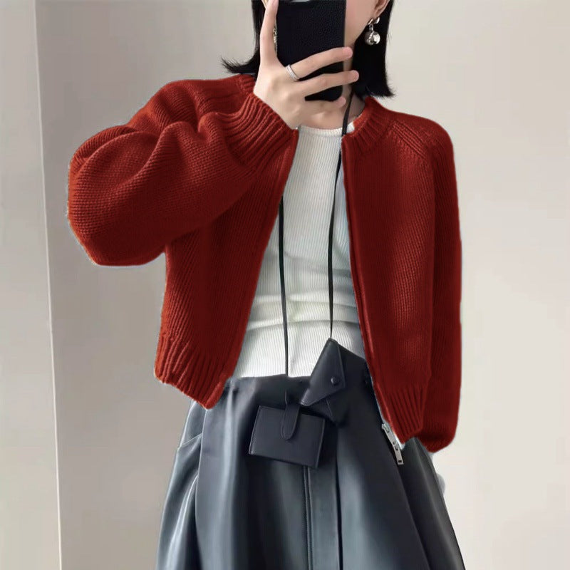 Women’s short jacket made of soft fine knit with a full-length zipper and ribbed hem Mune Fashion