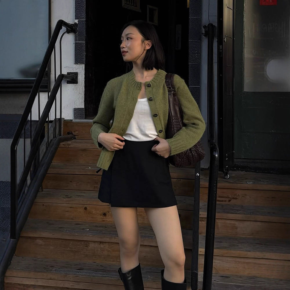 Women's Short Mohair-Look Cardigan with Crew Neck, Ribbed Cuffs and Button Closure Mune Fashion