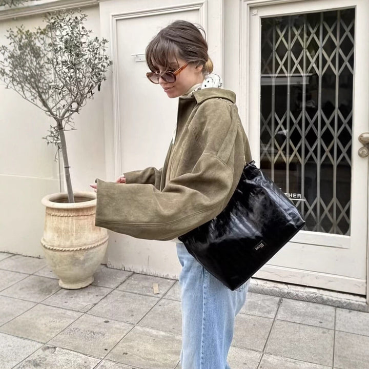 Women's short jacket in oversized cut made of suede look with balloon-shaped hem and shoulder pads Mune Fashion