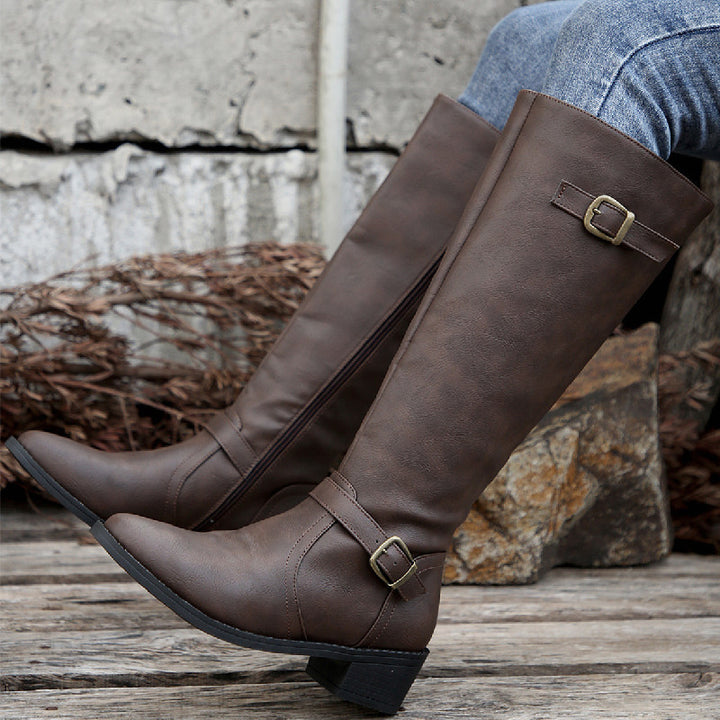 Women's knee-high boots in leather look with side zipper and decorative buckle Mune Fashion