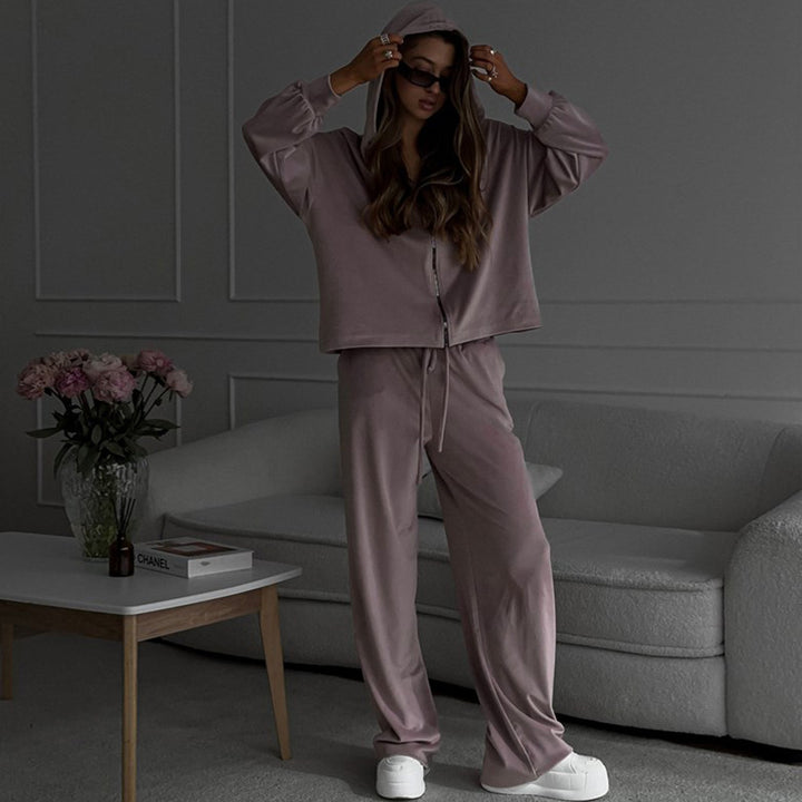 Women's luxurious velvet two-piece set with short zipper hoodie and wide high-waist lounge pants Mune Fashion