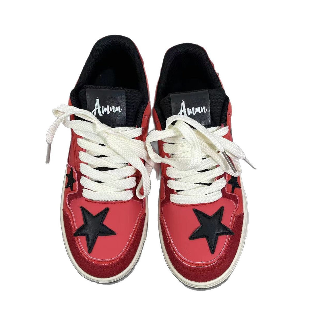 Women's sporty sneakers with striking star appliqué and sturdy profile Mune Fashion