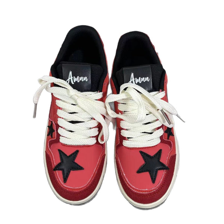 Women's sporty sneakers with striking star appliqué and sturdy profile Mune Fashion