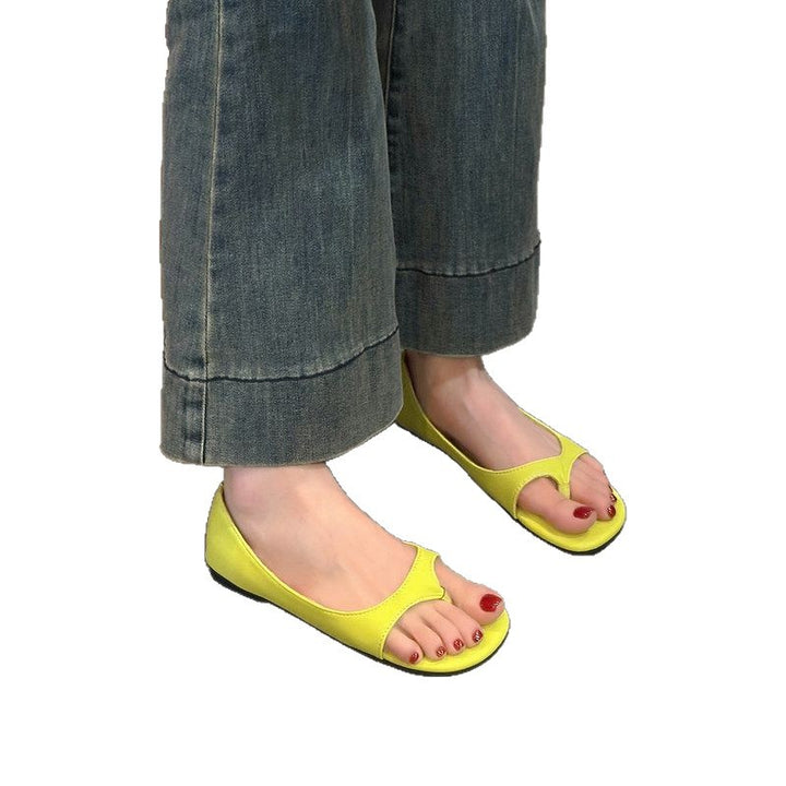 Women Flat Slip-On Sandals with Toe Ring and Soft Comfort Insole Mune Fashion