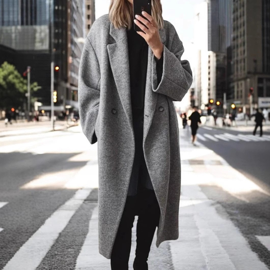 Women's long coat made of wool blend with double-breasted button placket and wide lapels Mune Fashion