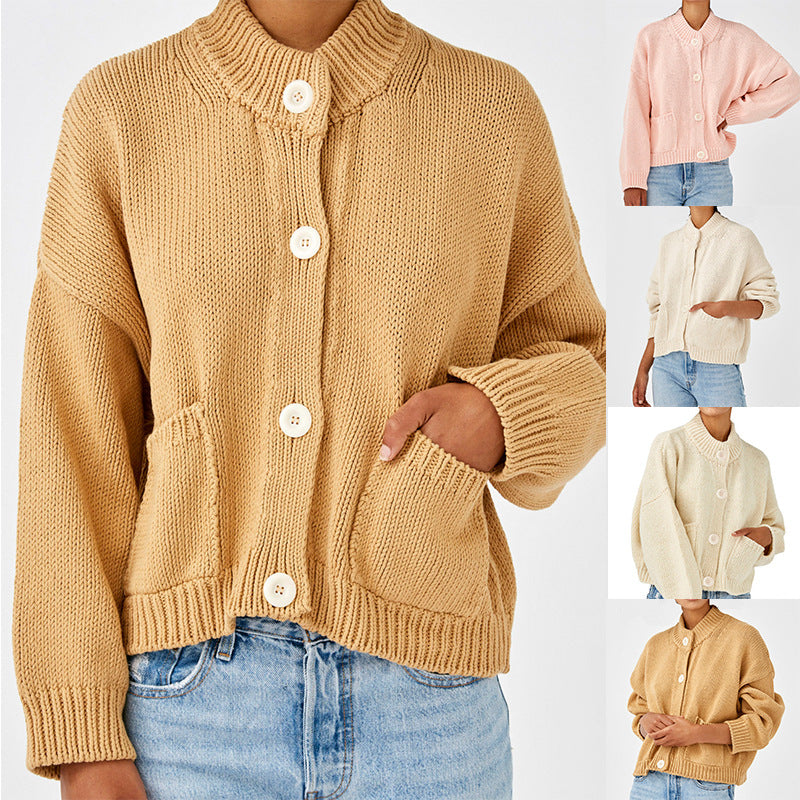 Women's Short Boxy Cardigan made of chunky knit with high button placket and side pockets Mune Fashion