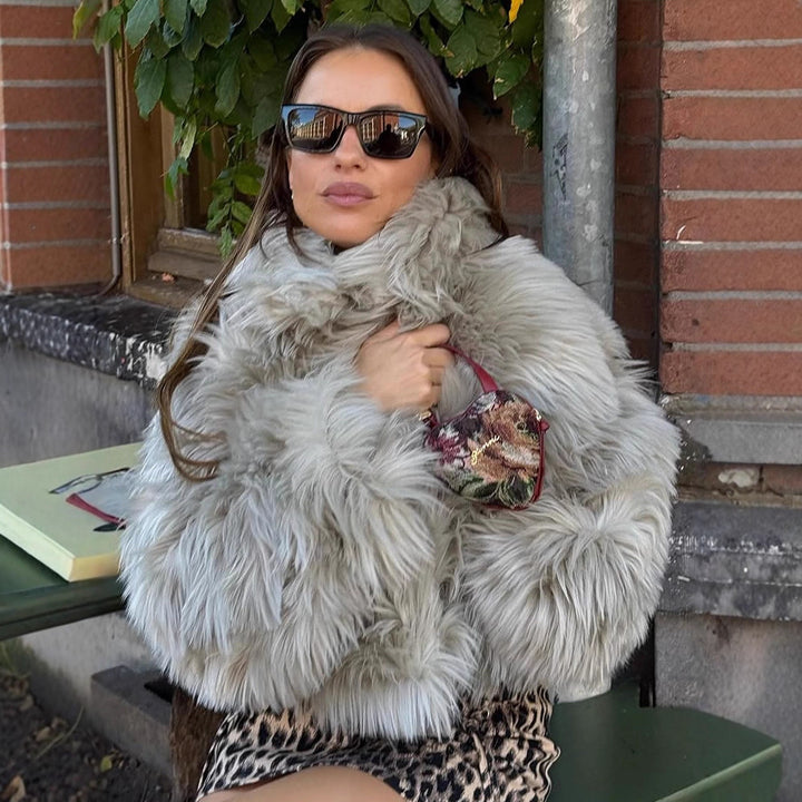 Women's short cut voluminous faux fur coat with shaggy texture Mune Fashion