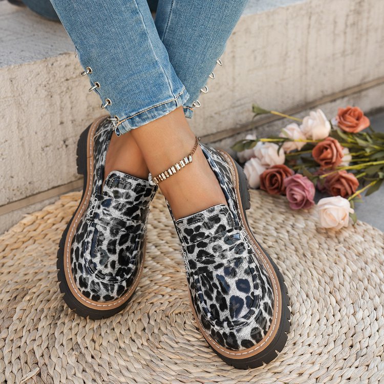 Ladies stylish loafers with comfortable platform and elegant sole Mune Fashion