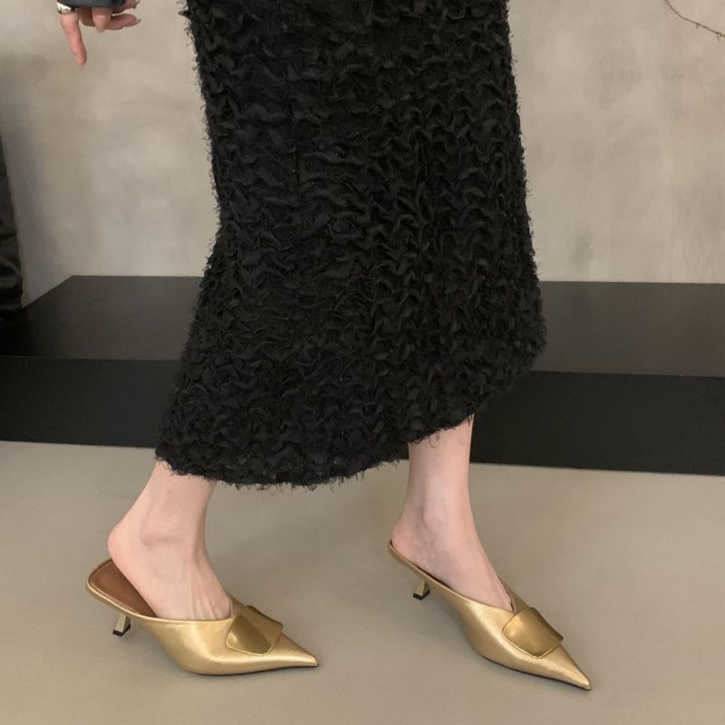 Ladies pointed toe kitten-heel mules with metal application Mune Fashion