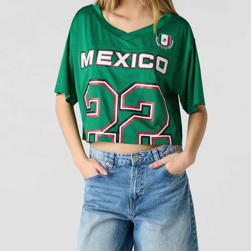 Women's Oversized Cropped Sports Shirt with Mesh Inserts and Graphic Print Mune Fashion