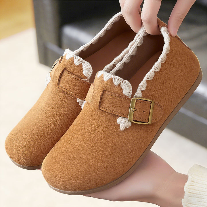 Women's cozy moccasin slippers with adjustable buckle strap and crocheted edge decoration Mune Fashion