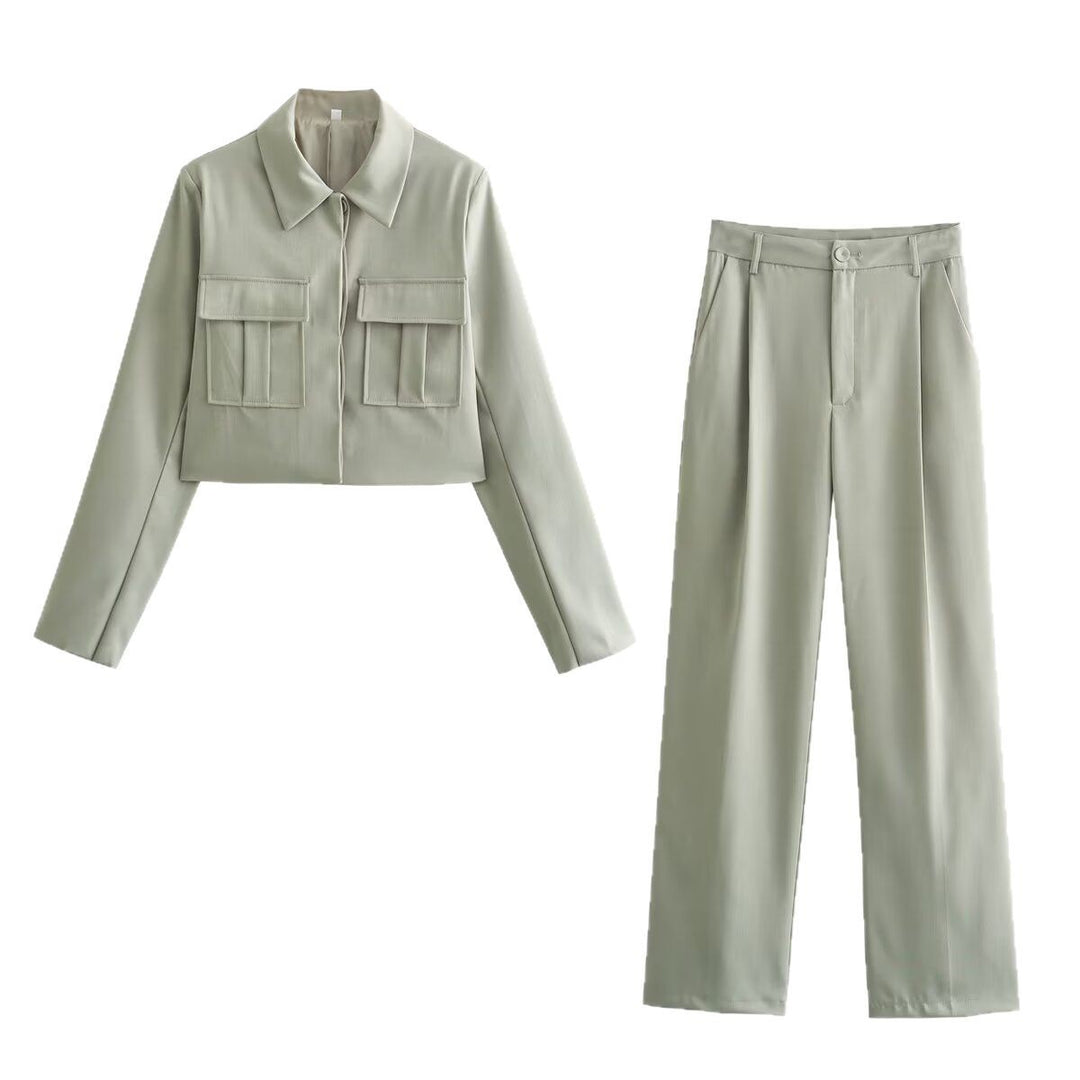 Women's short-cut faux leather jacket in field style with shirt collar and double flap pockets Mune Fashion