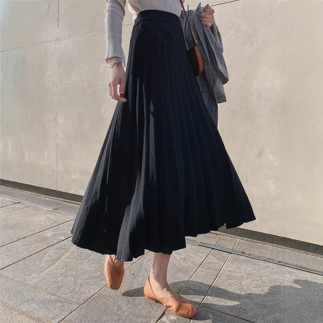Ladies Long, pleated skirt made of soft material Mune Fashion