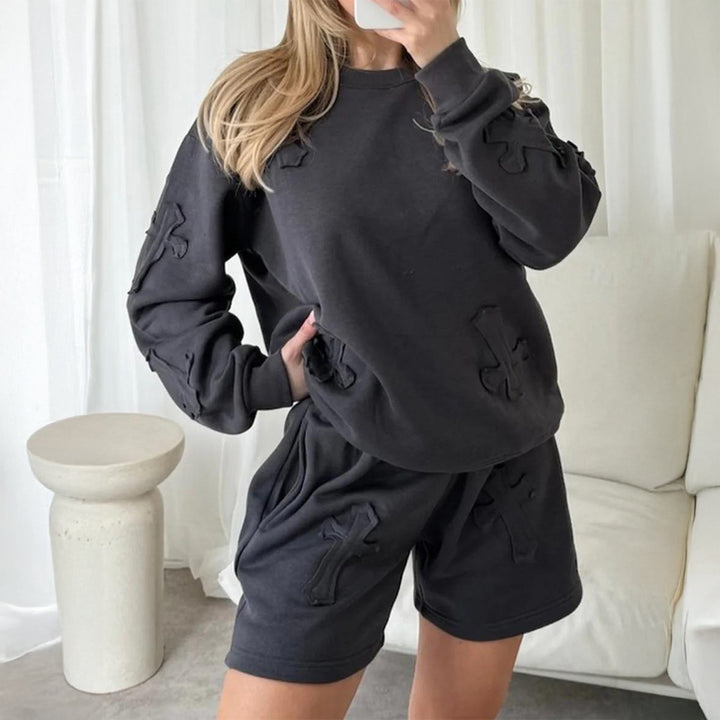 Women’s casual sweatshirt and short set with decorative bow appliqués, high round neckline and drawstring waistband Mune Fashion