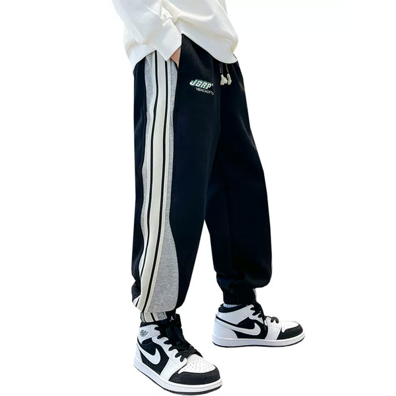 Men's sporty jogging pants with side stripe detail Mune Fashion