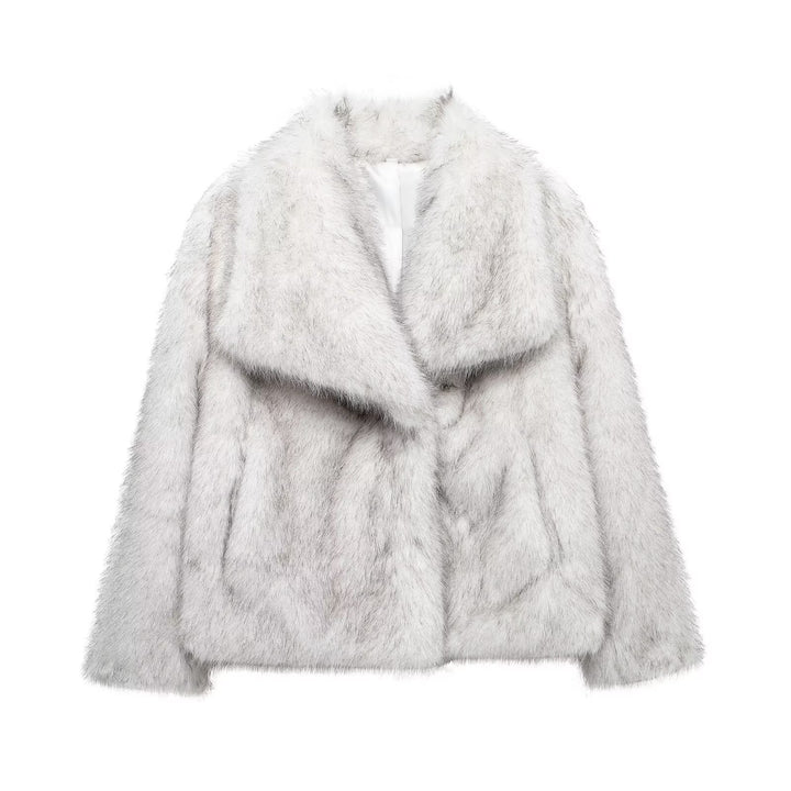 Ladies short cozy faux fur jacket with wide shawl collar, padded lining and concealed closure Mune Fashion