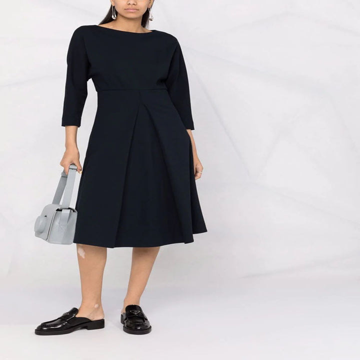 Women's dress with 3/4 sleeves, boat neckline and tailored pleated skirt Mune Fashion