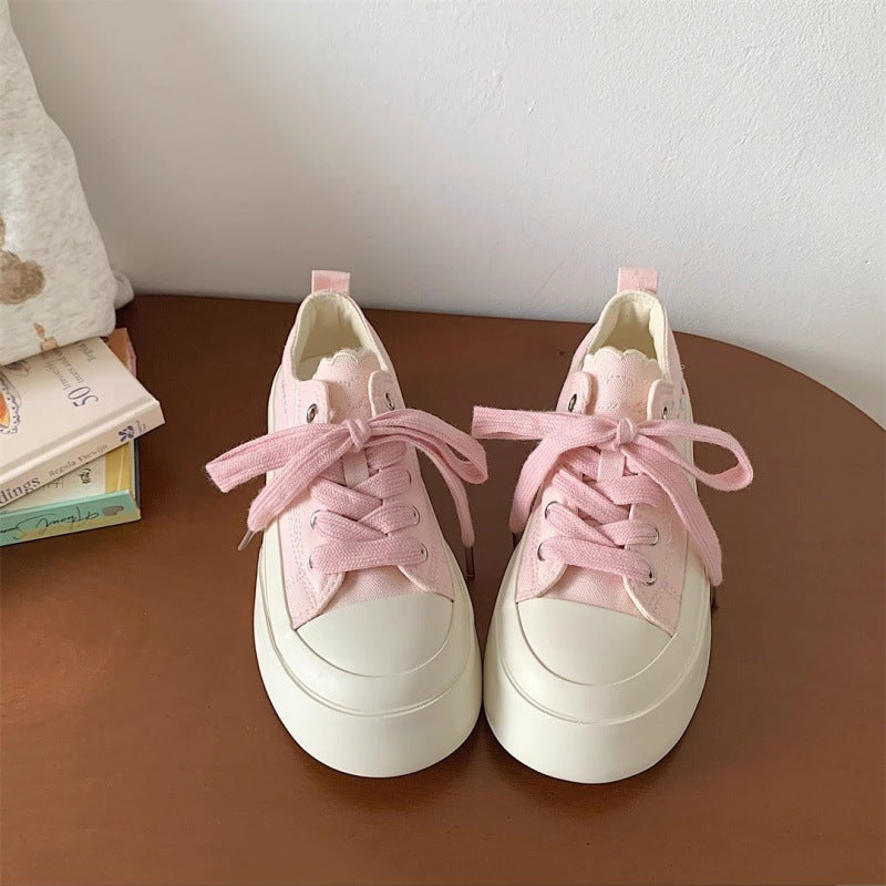 Women's Platform Sneakers with Floral Applications and Durable Upper Material Mune Fashion