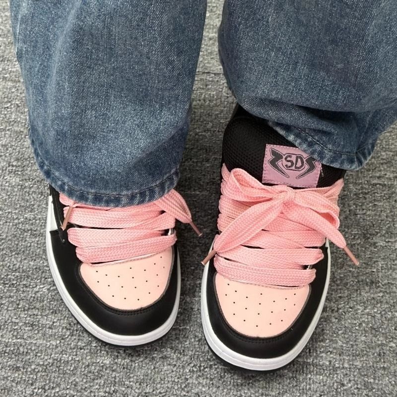 Women's Sporty Sneakers with Breathable Surface Structure and Durable Profile Mune Fashion