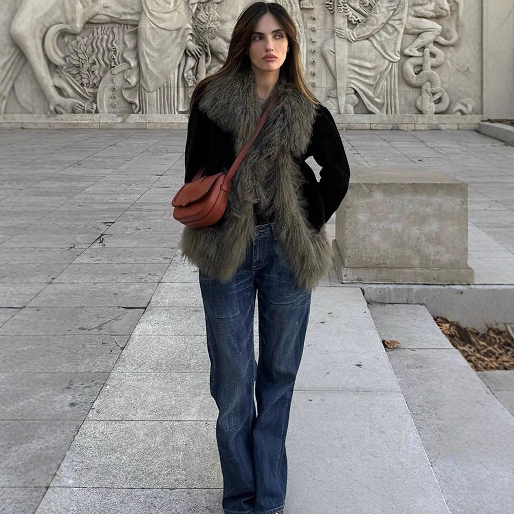 Women's short coat made of artificial fur with voluminous curl trim Mune Fashion