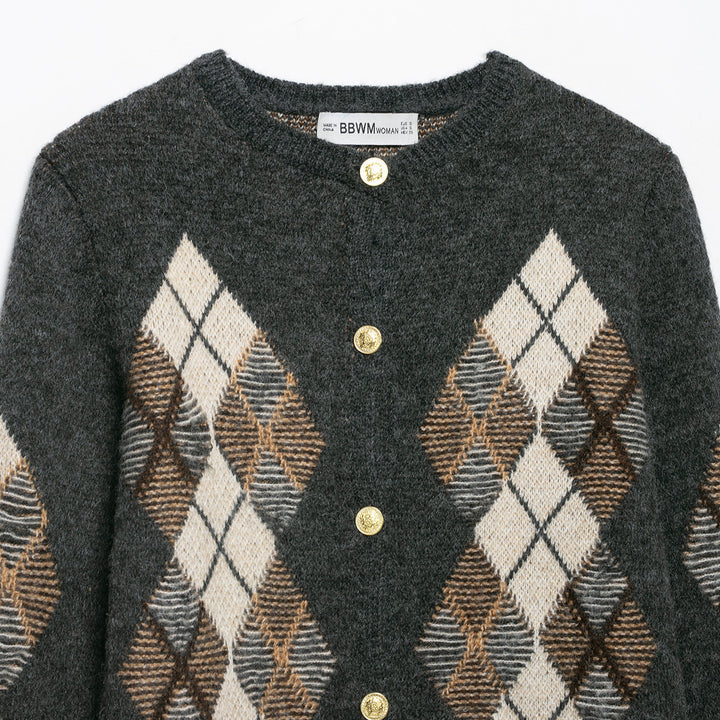 Women's Short-Cut Argyle Cardigan in Retro Knit with Golden Decor Buttons Mune Fashion