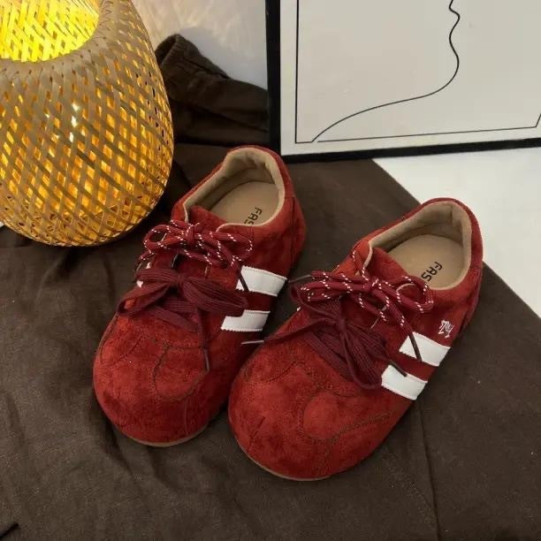 Women's fashionable strap sneakers made of suede Mune Fashion