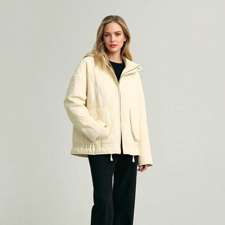 Men's quilted transition jacket with stand-up collar, two appliquéd round pockets, and drawstring hem Mune Fashion