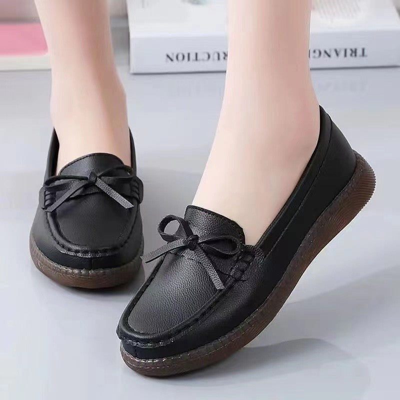 Women's comfortable leather look moccasin with bow decoration and profiled rubber sole Mune Fashion