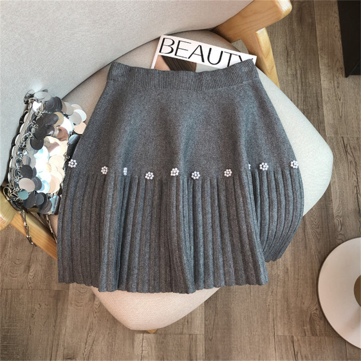 Women's Pleated Skirt with Decorative Pearls Mune Fashion