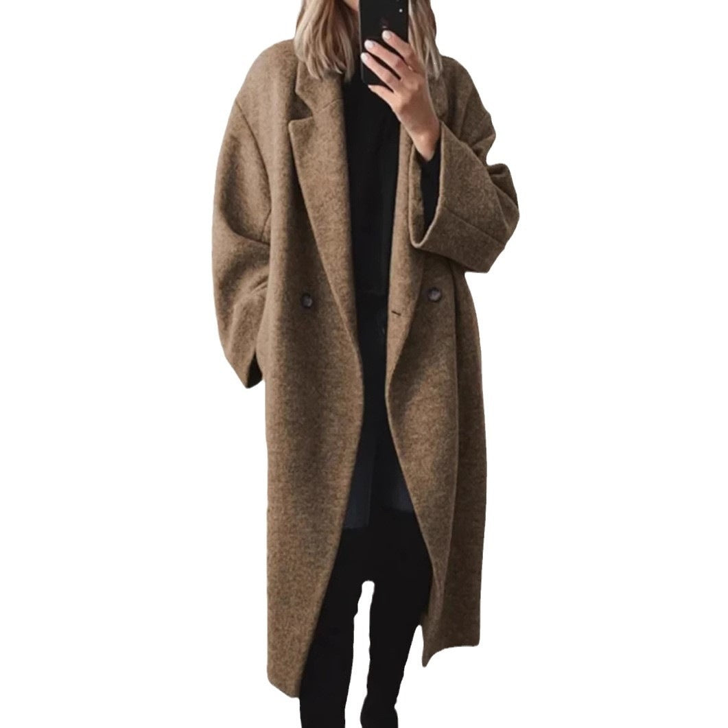 Women's long coat made of wool blend with double-breasted button placket and wide lapels Mune Fashion