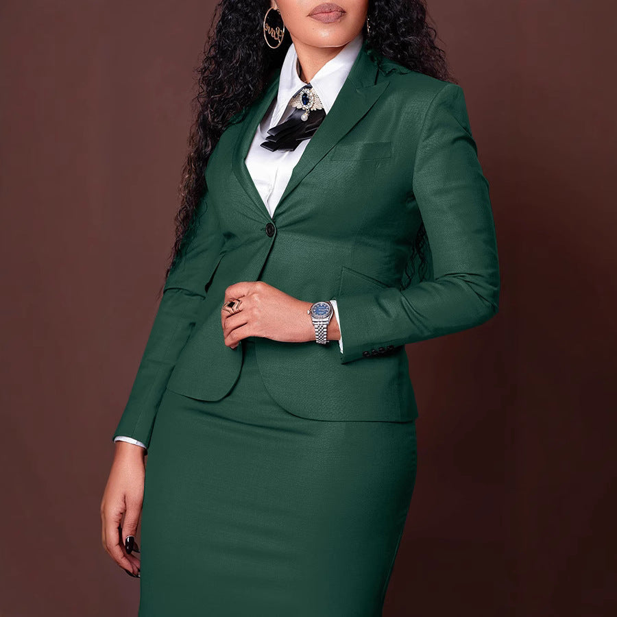 Women's tailored business suit with short blazer and fitted pencil skirt Mune Fashion