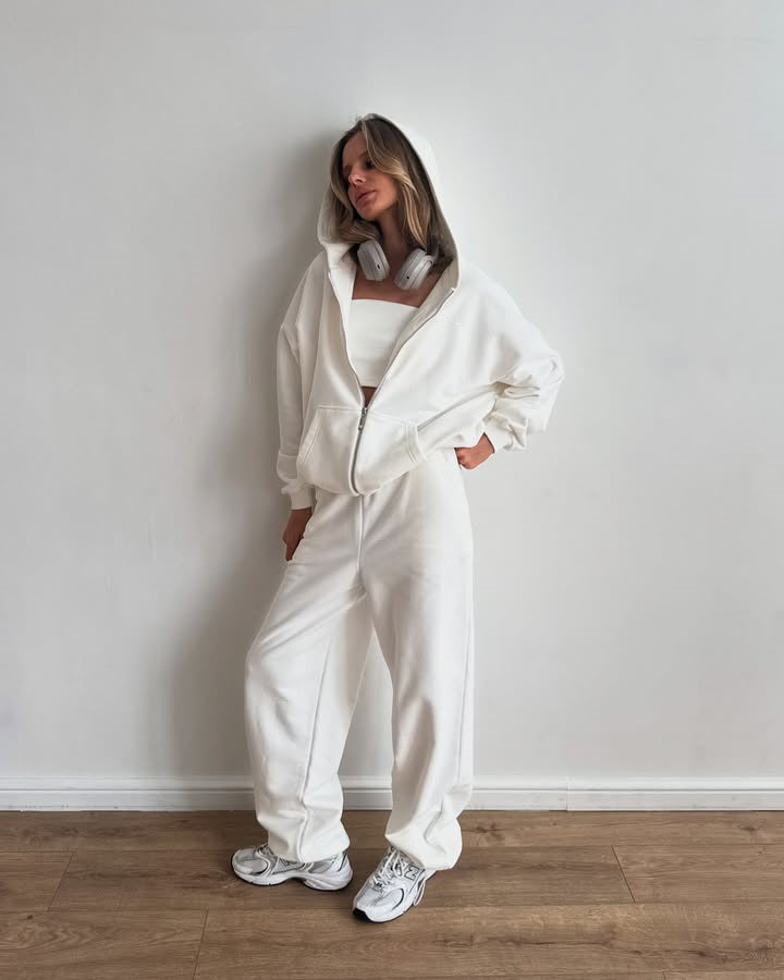 Women's Loungewear Set Mune Fashion: Oversized Zip Hoodie with Hood and Wide High-Waist Sweatpant made of Soft Fleece