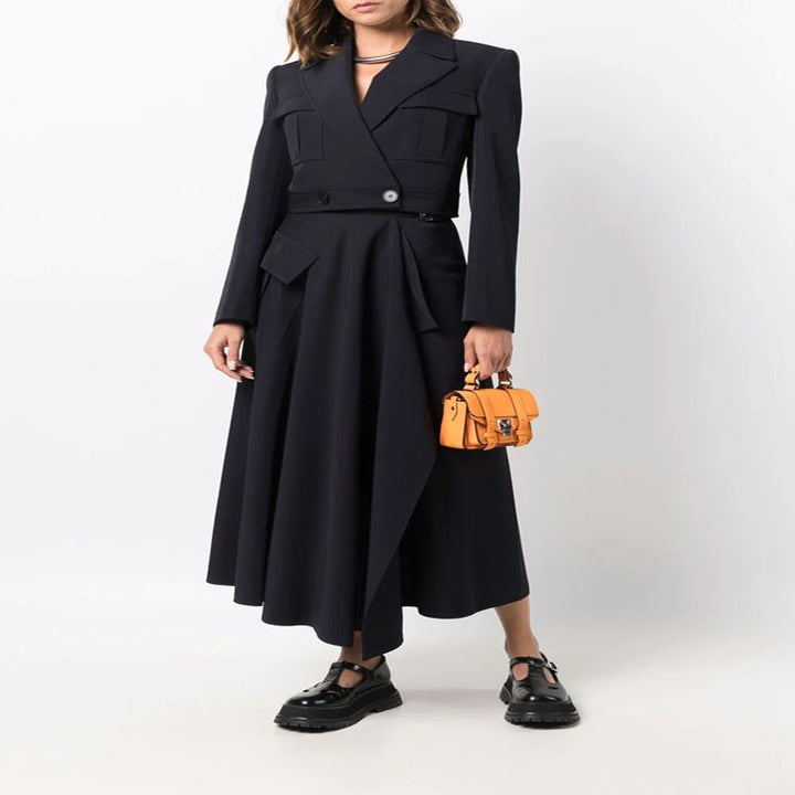 Women's short blazer in tailoring with patch pockets and distinctive shoulder design Mune Fashion