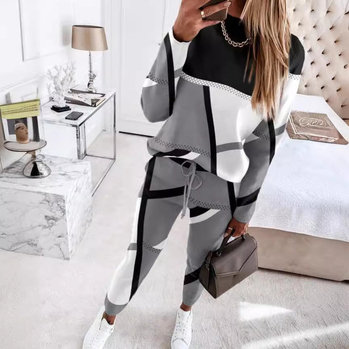 Women's patterned leisure set made of sweatshirt and joggers Mune Fashion