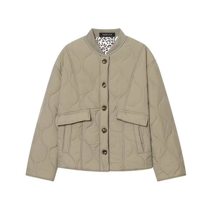 women's non-padded quilted jacket with boxy silhouette, ribbed stand-up collar and patch flap pockets Mune Fashion