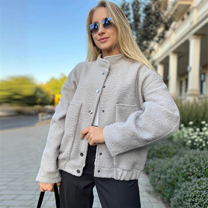 Women's teddy fleece bomber jacket in boxy cut with snap button closure and patch pockets Mune Fashion